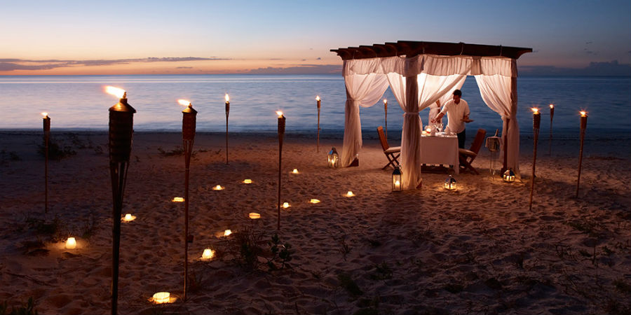 gazebo_dinner_on_the_beach_1000x600